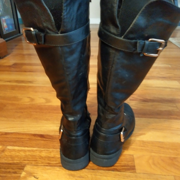 Knee high black boots - Picture 3 of 3